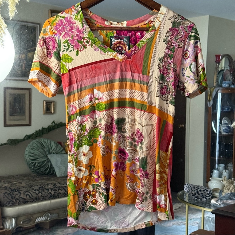 Johnny Was Floral Multicolor Patterned V-Neck Women's Short Sleeve Top - Picture 3 of 7